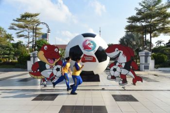 Dekorasi Piala Dunia U-17 mulai terpasang di sejumlah titik Surabaya