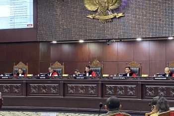 MK tolak gugatan batas usia maksimal capres dan cawapres 70 tahun
