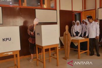 Siswa belajar demokrasi di KPU  Temanggung