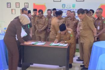 Kejari Natuna tanda tangani kerja sama program "Jaga Desa" dengan 70 kades