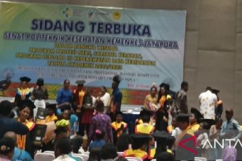 Pemkab Biak minta lulusan Poltekkes bantu melayani kesehatan warga