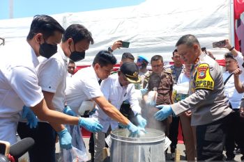 Polda Sulteng musnahkan barang bukti sebanyak 20 kilogram sabu