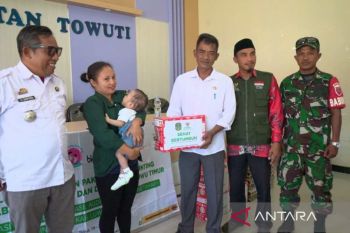 DP2KB Lutim bersama Baznas salurkan bantuan untuk anak stunting
