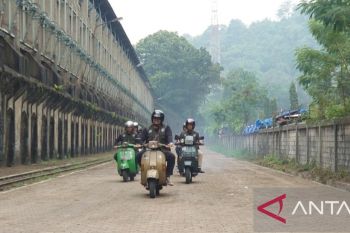 Komunitas motor tua jelajahi jalur kereta api Ombilin Heritage