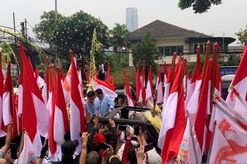 Pasangan capres/cawapres Prabowo-Gibran tiba di Kantor KPU RI