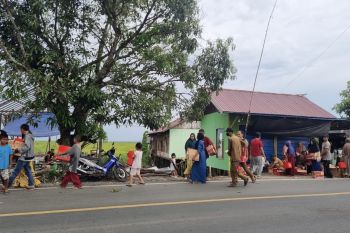 Korban puting beliung di HSU terima bantuan