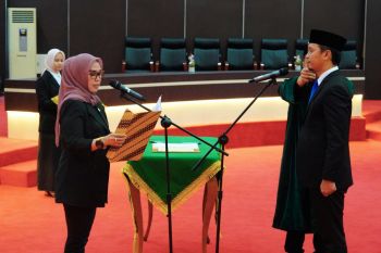 Ketua DPRD Sulsel melantik anggota PAW Ian Lantanro