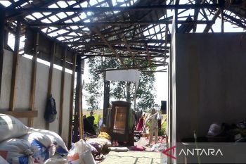 Dinsos Kalsel bantu korban puting beliung di Batola