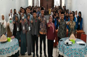 Badan Kesbangpol Sulbar sasar pemilih pemula berikan pendidikan politik
