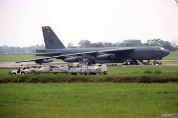 Pesawat bomber B-52 AS jatuh, delapan awak diduga tewas