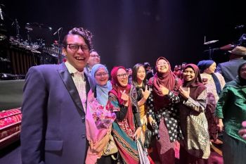 Pengalaman pertama Ardhito Pramono saat pentas ethnochestra di Kuala Lumpur