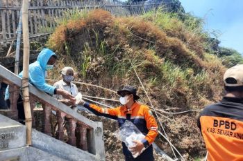 Gunung Merbabu terbakar, warga Dusun Ngaduman dievakuasi