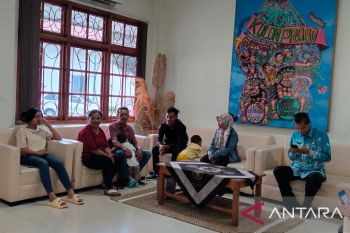 Disnakertrans Kulon Progo memberangkatkan dua KK transmigrasi ke Mamuju