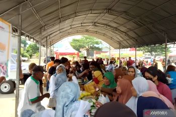 Pemkot Palu catat dua ton beras terjual pada pasar murah di Palu Barat