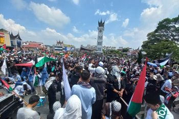 Ribuan warga hadiri Aksi Bela Palestina di Bukittinggi