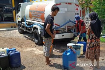 Cianjur lanjutkan penyaluran bantuan air bersih sampai musim hujan datang