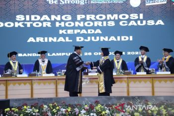 Gubernur Lampung dianugerahi gelar doktor kehormatan