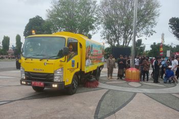 DLH Kota Mataram modifikasi mobil bekas menjadi kendaraan penyapu jalan