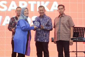 Bupati Rusma Yul Anwar terima Anugerah Dewi Sartika Award 2023