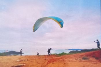 Dispar Pasaman Barat gelar Festival Paralayang di Puncak Marando