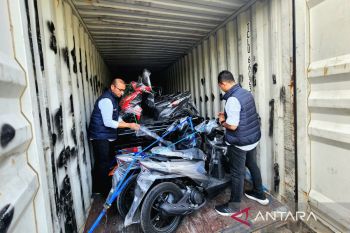 Polda Jateng gagalkan ekspor puluhan sepeda motor dan mobil  ilegal