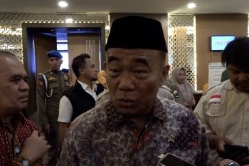 Banyak pertambangan, Menko PMK ingatkan ancaman bencana di Sultra