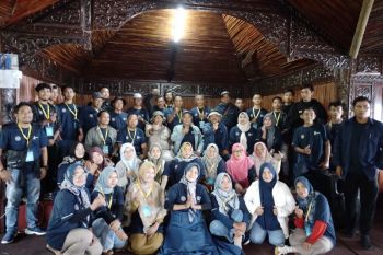 Pokdarwis Desa Wisata Pesisir Selatan studi tiru tata kelola Desa Wisata ke Lawang Park