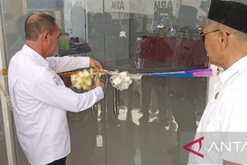 Bupati resmikan penggunaan gedung balai wartawan Kolaka