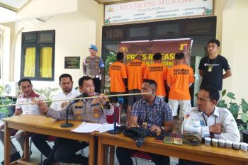 Polisi tetapkan empat tersangka penyeludupan anak komodo di Labuan Bajo