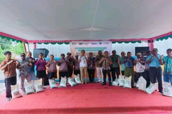 Pemkab Nabire beri bantuan cadangan pangan ke masyarakat