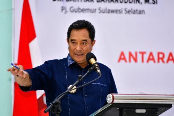Penjabat Gubernur Sulsel minta warga mewaspadai perubahan iklim