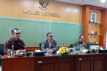 KY dan MA berhentikan tiga hakim