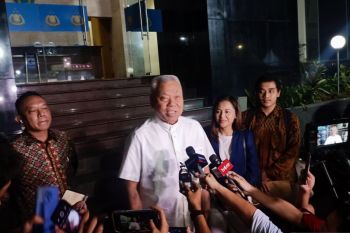 Alex Tirta diperiksa 12 jam