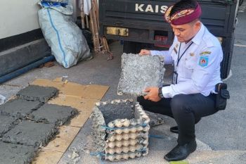 Kecamatan di Mataram NTB uji coba mengolah sampah plastik jadi pot bunga