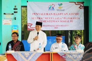 Hidayat Nur Wahid salurkan alat bantu disabilitas senilai Rp110 juta ke warga