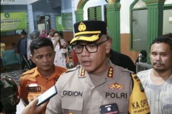 Polisi cek lokasi pengungsi kebakaran yang akibatkan empat korban jiwa di Koja