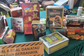 Legislator RI dan BPOM minta warga Bukittinggi waspadai obat kuat ilegal