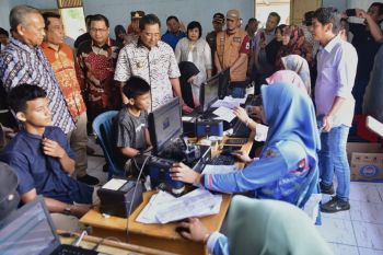 Pemprov Sulsel memfasilitasi perekaman e-KTP bagi pemilih pemula di Luwu