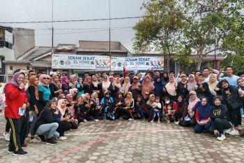 Warga Bandarlampung senam bersama XL Satu Fiber
