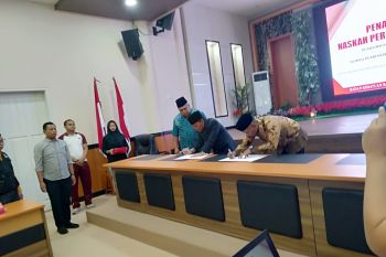 Pemkab-KPU Sumbawa Barat tandatangani HPHD pilkada 2024