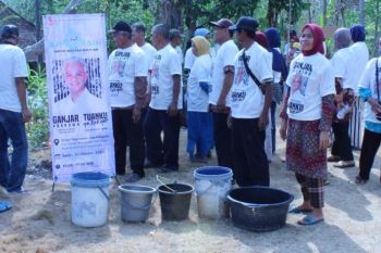 Warga Gunung Kidul terdampak kekeringan, Pandawa Ganjar bawa bantuan air bersih