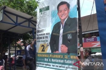 Bawaslu Palembang tertibkan ratusan APK yang langgar aturan