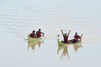 Puluhan pedayung berkompetisi di lomba "kayoh jaloe" khas Aceh