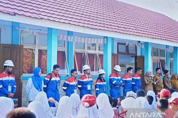 Pekerja Kilang Pertamina Plaju edukasi industri migas ke pelajar