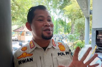 Pemkot Mataram membina PKL gunakan badan jalan