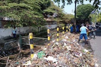 PUPR Mataram menyiagakan ratusan personel antisipasi musim hujan