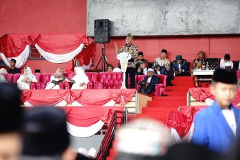 Menko PMK mendorong para santri jadi pemimpin masa mendatang