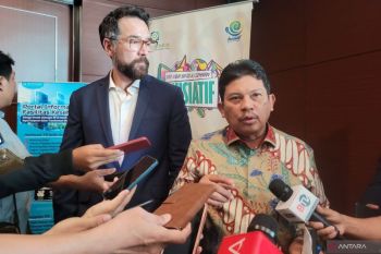 International delegates studying health insurance program: Official