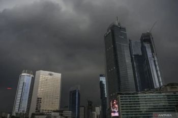 Prakirakan hujan berpeluang mengguyur kota besar di Indonesia