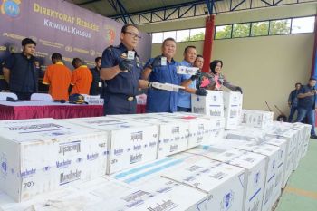 Polda Kepri dan Bea Cukai Batam bongkar jaringan peredaran rokok ilegal